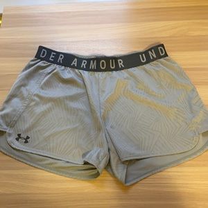 Under Armour - M athletic shorts